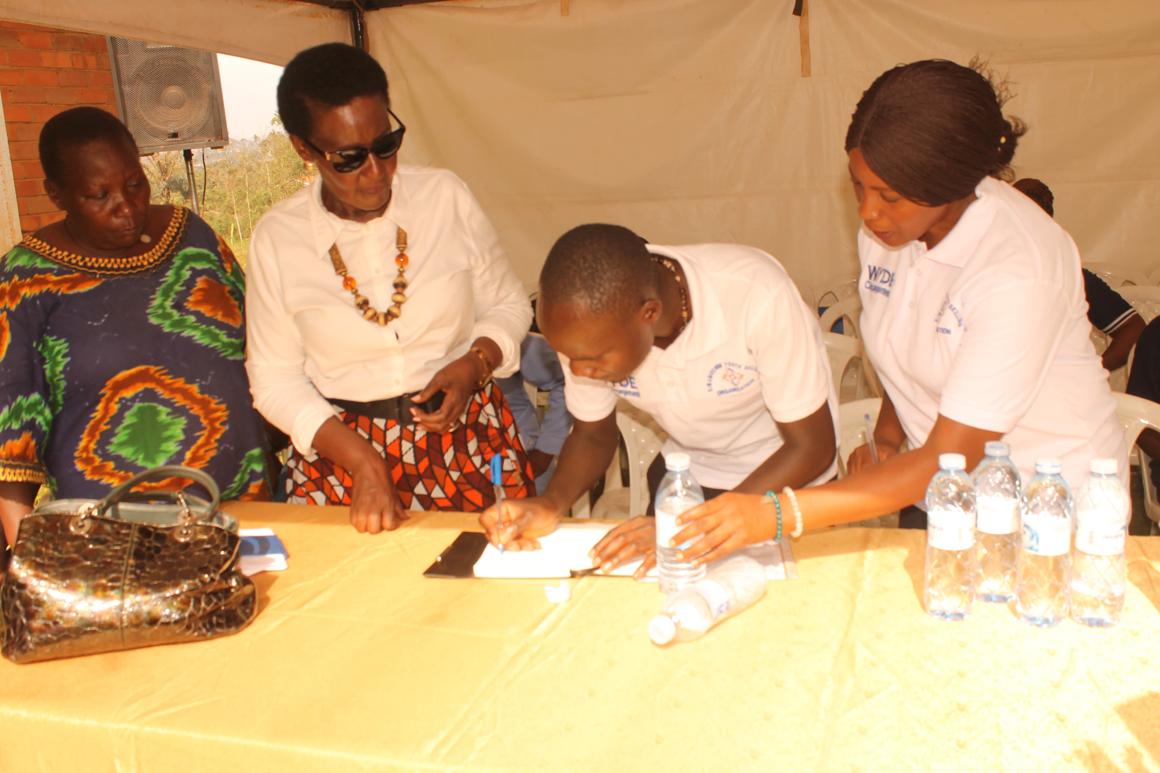 signing a memo with the Guest of honor